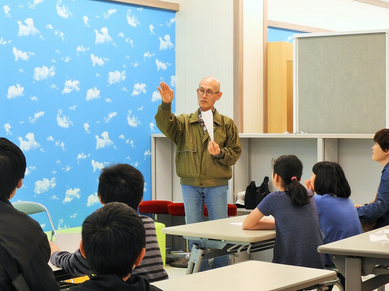 講師：中谷　修先生
静岡県内の幼稚園や小学校で、のべ５０回以上の紙飛行機教室を開催し、子供たちに紙飛行機の奥深しさ・楽しさを伝えている。