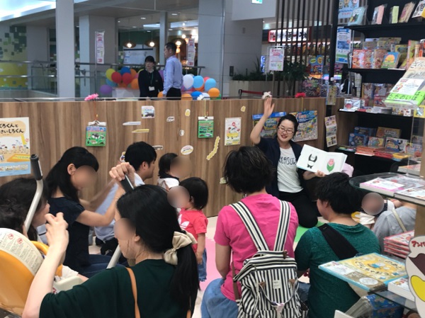 ラフレ書店【絵本の読み聞かせ】開催中♪